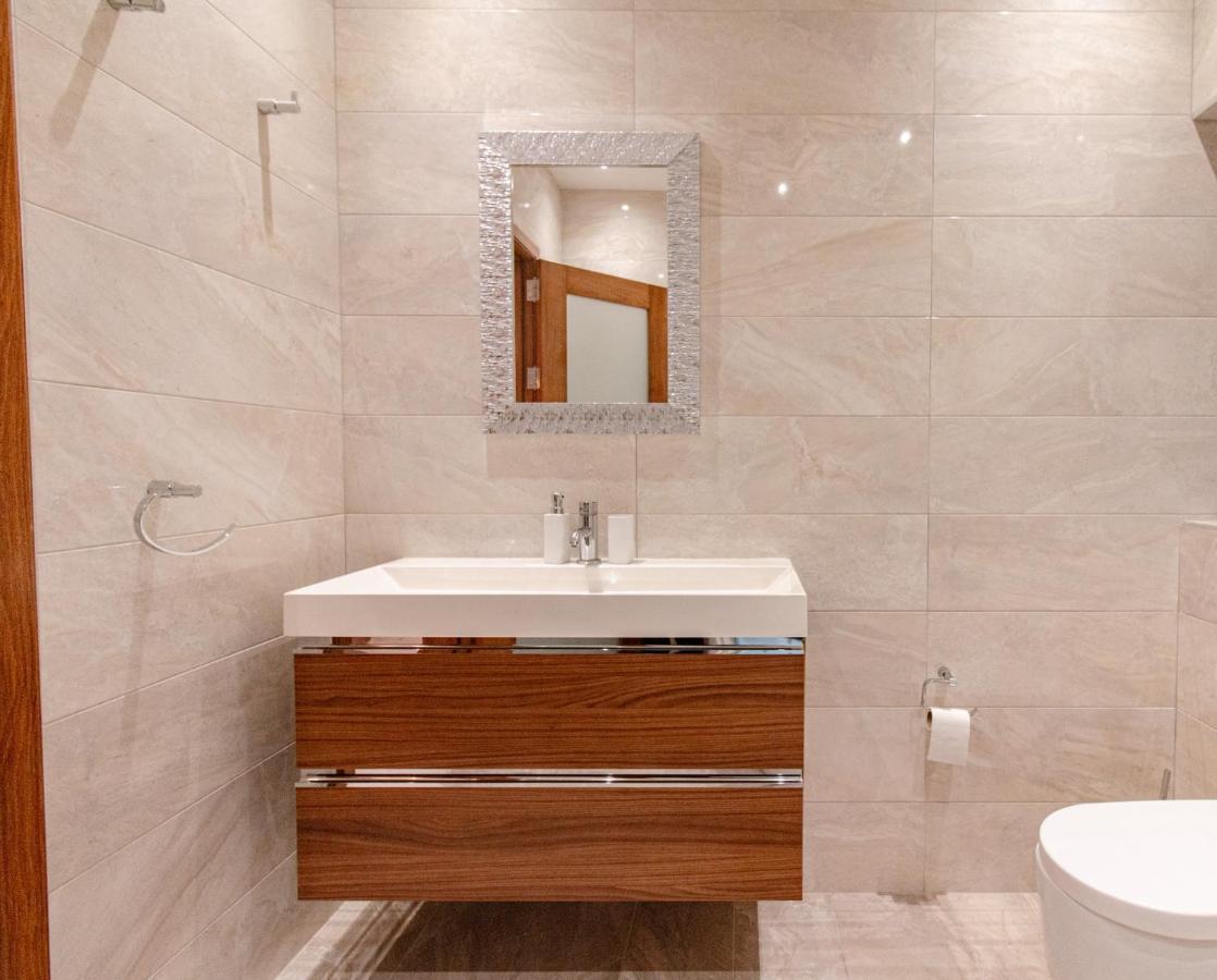 Stylish Corner Maisonette - Sunflower Биркиркара Екстериор снимка